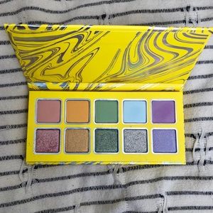 Kylie Cosmetics calm before the storm palette